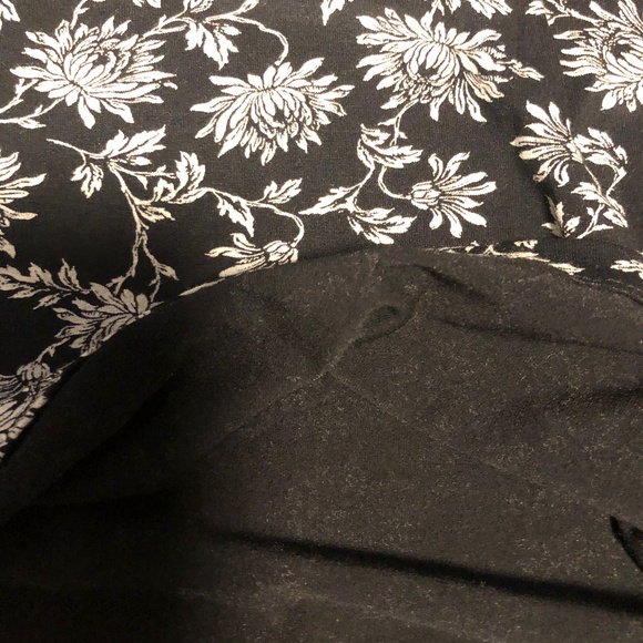 Jacqueline Conoir Blk w/Wh Floral Halter Top - Picture 5 of 8